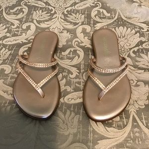 Sandals in rose gold color